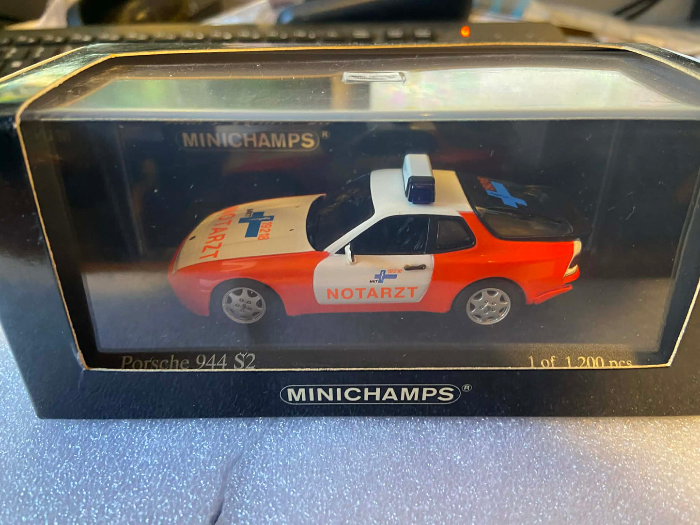 Minichamps 400062290 PORSCHE 944 S2 1989 Diecast 1:43 Scale Red