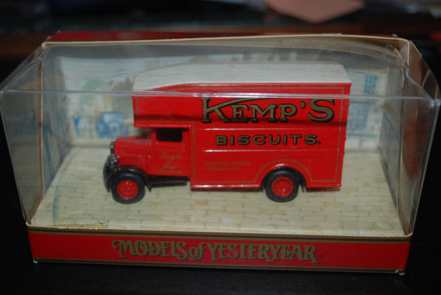 Matchbox Models of yesteryear Kemp's Biscuits Red Truck