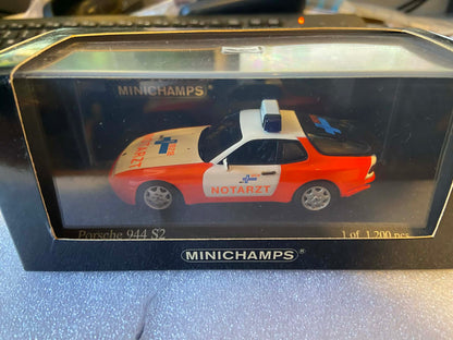 Minichamps 400062290 PORSCHE 944 S2 1989 Diecast 1:43 Scale Red