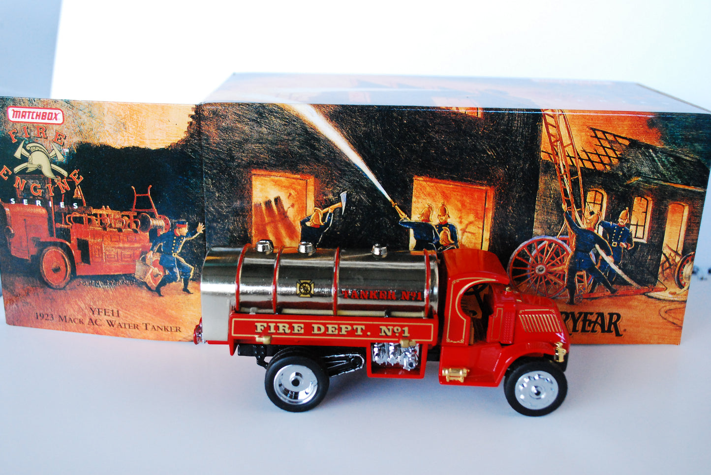 Matchbox YFE11  Diecast 1923 Mack Fire Engine Truck 1/43 No COA