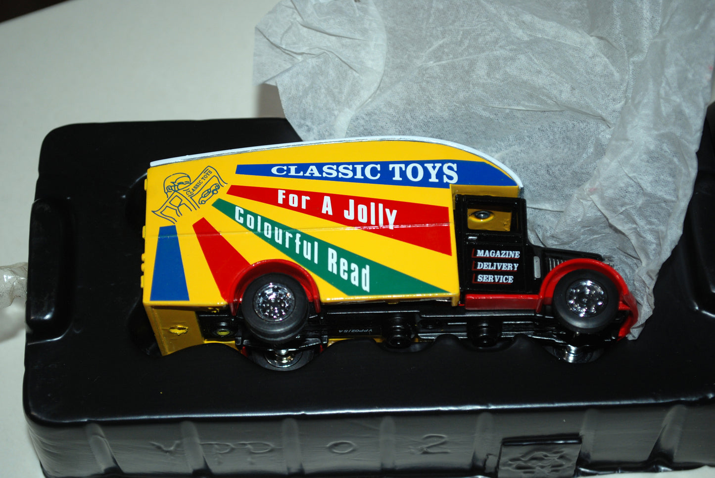 Matchbox Y-31 1:50 Magazine Delivery Service 1931 Morris Courier Van Diecast