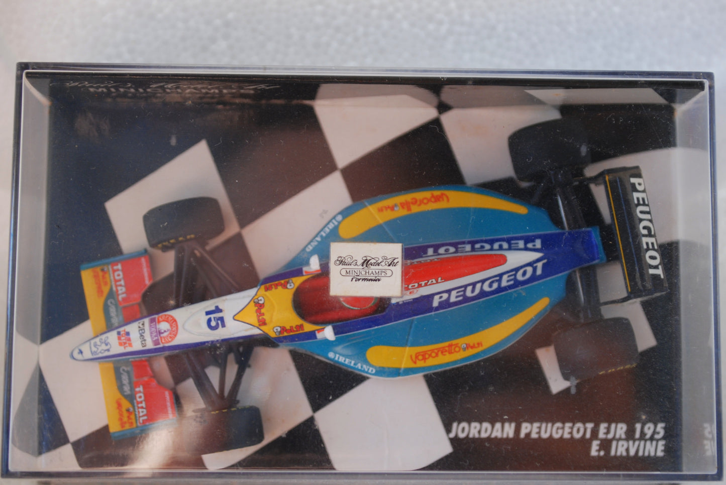 Minichamps 1/43 Jordan Peugeot Formula 1 E Irvine 1995