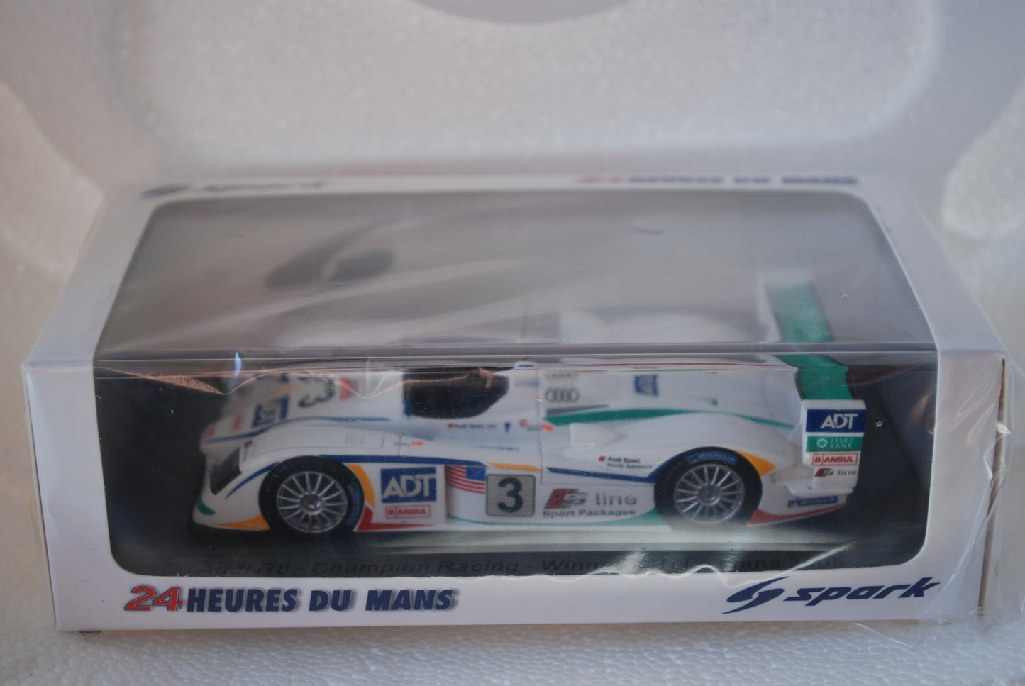 Spark 1/43 Audi R8 No.3 Champion Racing Winner Le Mans 24H 2005 M. Werner - JJ. Lehto - T. Kristensen 43LM05