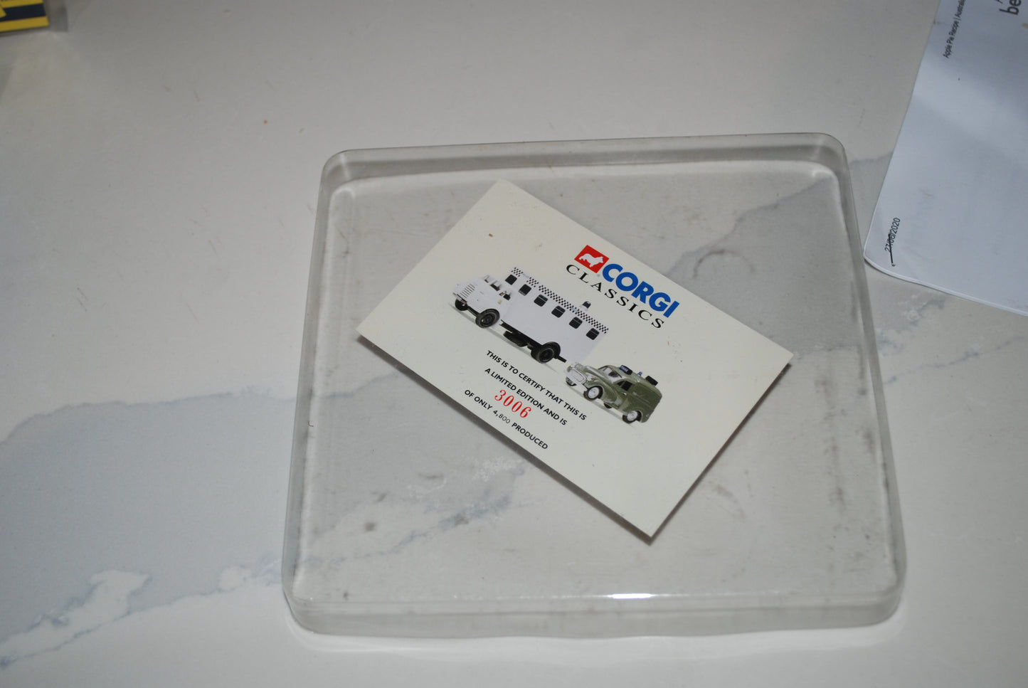 Corgi 08004 Hampshire Police Set Bedford Control Unit & Morris 1000 Ltd Edition