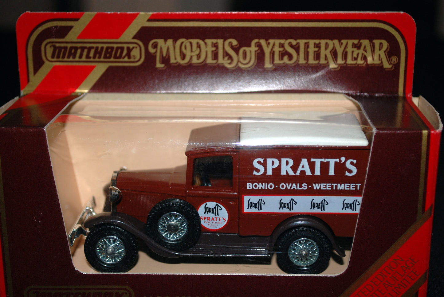 MATCHBOX YESTERYEAR Y-22 1930 MODEL A FORD VAN SPRATT'S