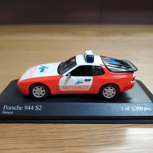 Minichamps 400062290 PORSCHE 944 S2 1989 Diecast 1:43 Scale Red